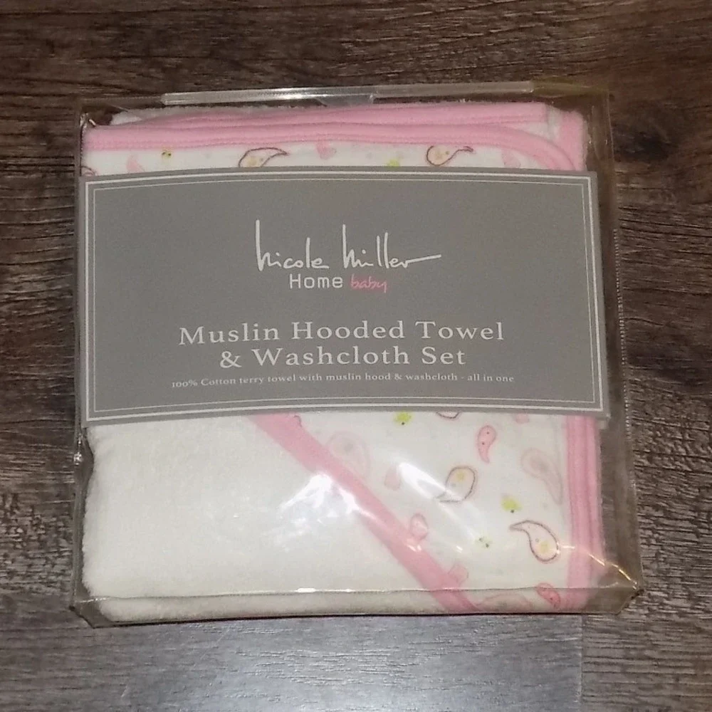 Nicole Miller Hooded Towel & Washcloth Set Baby OS Pink New I